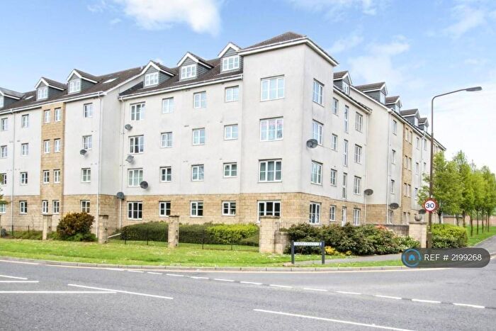 2 Bedroom Flat To Rent In Queens Crescent, Livingston, EH54