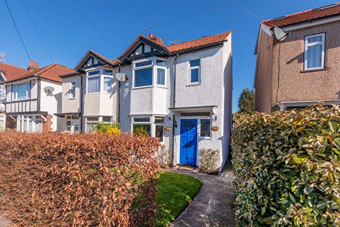 4 Bedroom Semi-Detached House For Sale In New Road, Langley, SL3