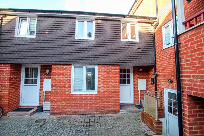 2 Bedroom Terraced House To Rent In Station Road, Thatcham, Berkshire, RG19