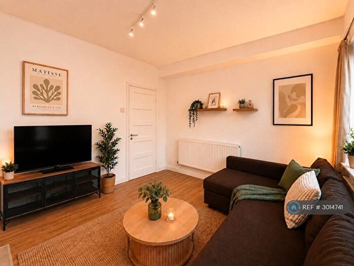 3 Bedroom Flat To Rent In Finn House, London, N1