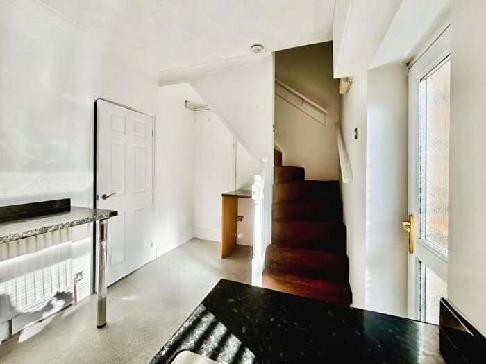 2 Bedroom End Of Terrace House To Rent In Victoria Road, Stocksbridge, Sheffield, S36