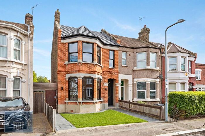 2 Bedroom Flat To Rent In Lonsdale Road, Wanstead, E11