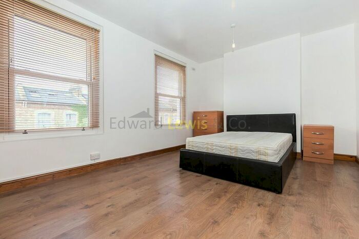 3 Bedroom Flat To Rent In Dynevor Road, London, N16