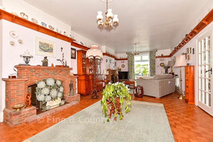 4 Bedroom Detached House For Sale In St. Mary's Road, West Hythe, Hythe, Kent, CT21