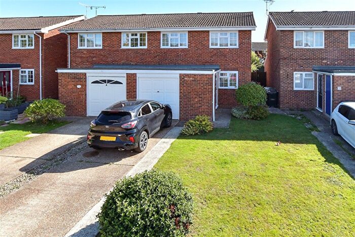 3 Bedroom Semi Detached House For Sale In Lucks Way, Marden, Kent, TN12