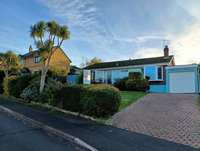 2 Bedroom Detached Bungalow For Sale In Sylvan Avenue, East Cowes, PO32