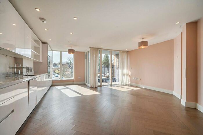 2 Bedroom Flat For Sale In Gipsy Road, London, SE27