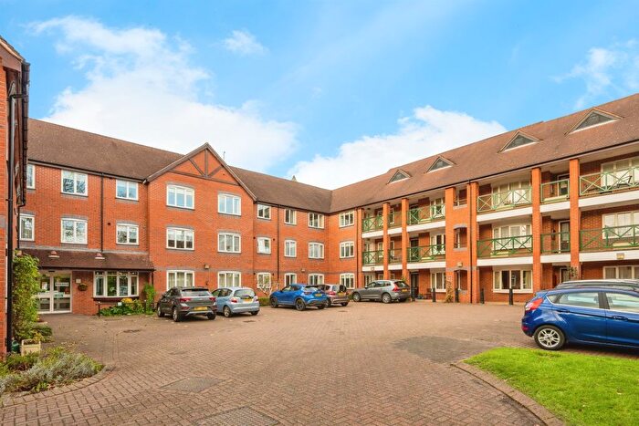 2 Bedroom Flat For Sale In Deerhurst Court, Solihull, B91