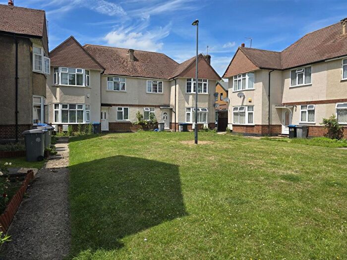2 Bedroom Maisonette For Sale In Chestnut Avenue, Wembley, HA0