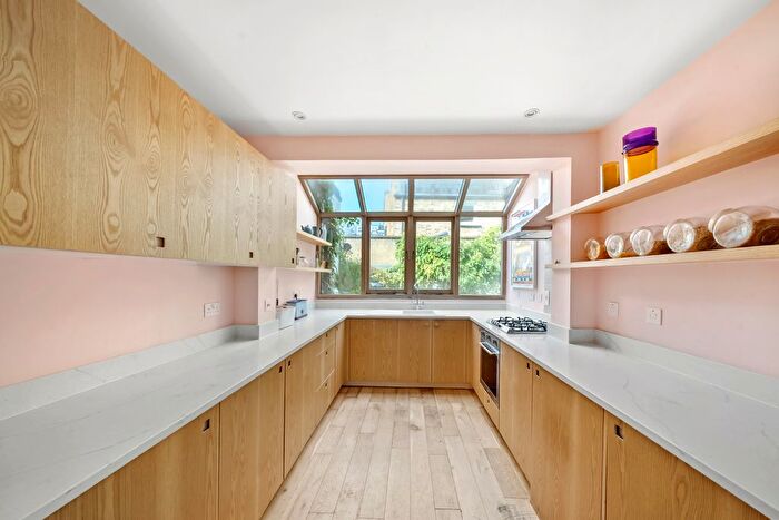 5 Bedroom Terraced House For Sale In Hollar Road, London, N16