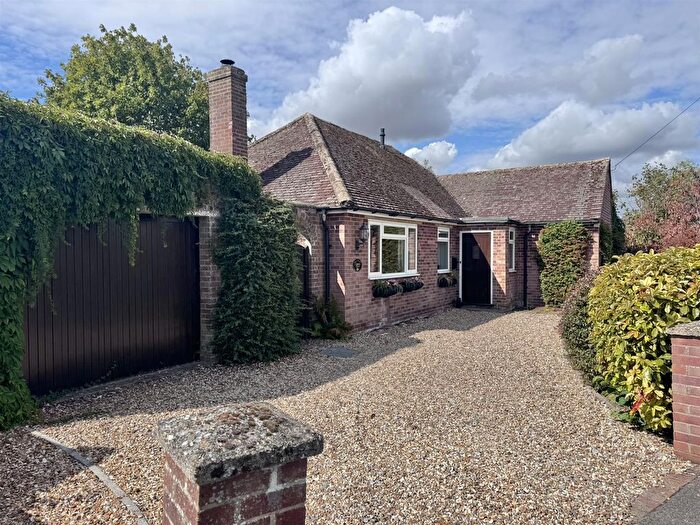 2 Bedroom Bungalow For Sale In Cary Close, Newbury, RG14