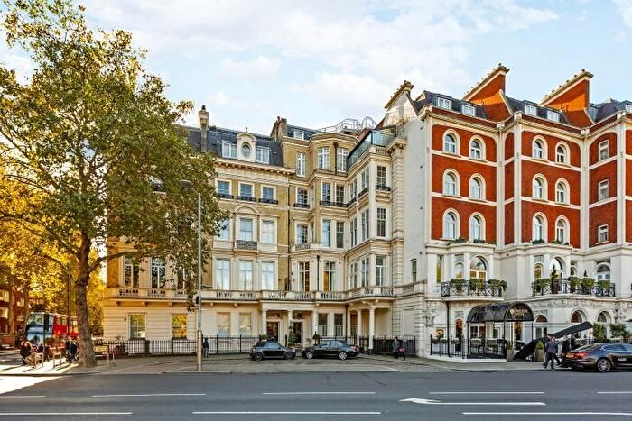 3 Bedroom Flat To Rent In Hyde Park Gate, Kensington, SW7