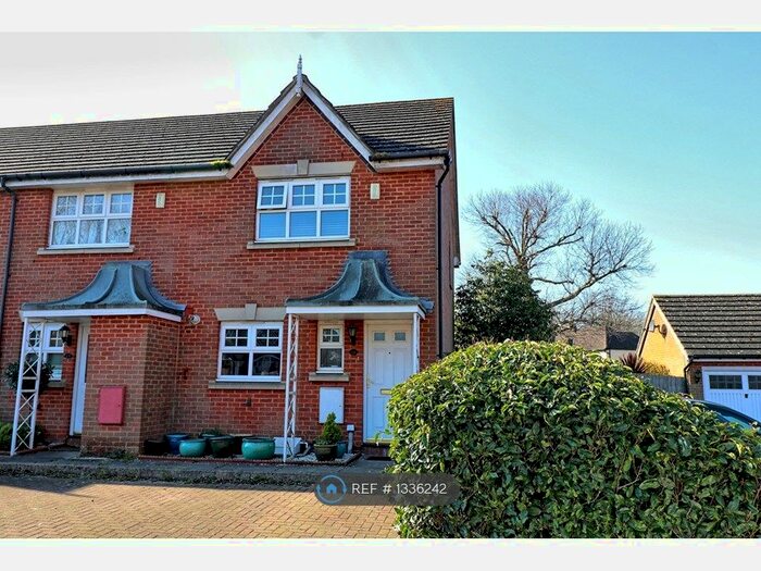 2 Bedroom End Of Terrace House To Rent In Burns Close, Billericay, CM11