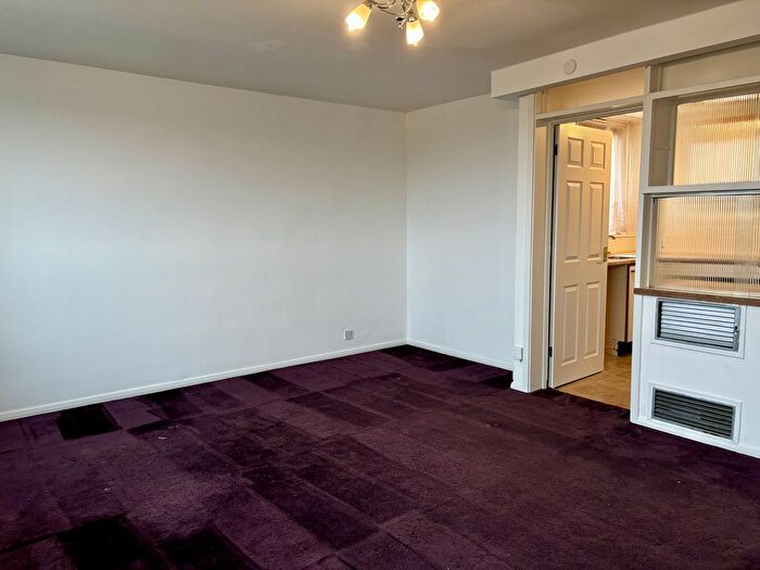 2 Bedroom Flat To Rent In Garsmouth Way, Watford, WD25