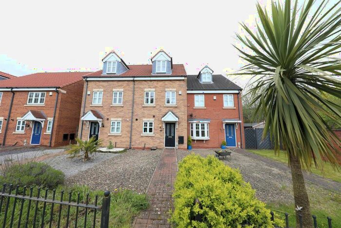 3 Bedroom Town House To Rent In Pools Brook Park, Kingswood, Hull, HU7