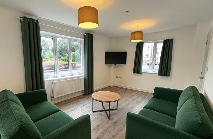 3 Bedroom Semi-Detached House For Sale In Llwynhendy Road, Llanelli, SA14
