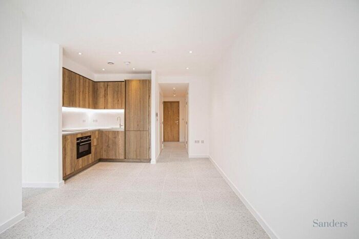 Flat To Rent In Tapestry Way, Greater London, London, E1