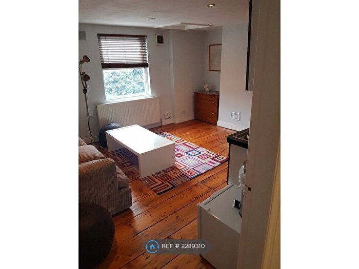 2 Bedroom Flat To Rent In Camberwell Church Street, London, SE5
