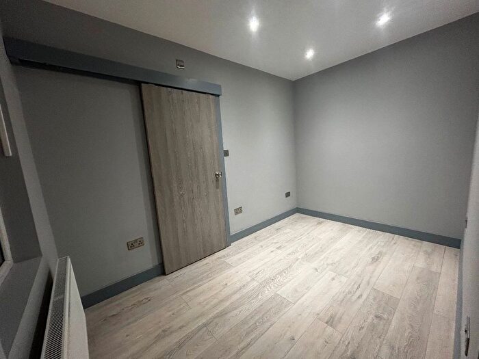 1 Bedroom Flat To Rent In Upper Green West, Mitcham, CR4