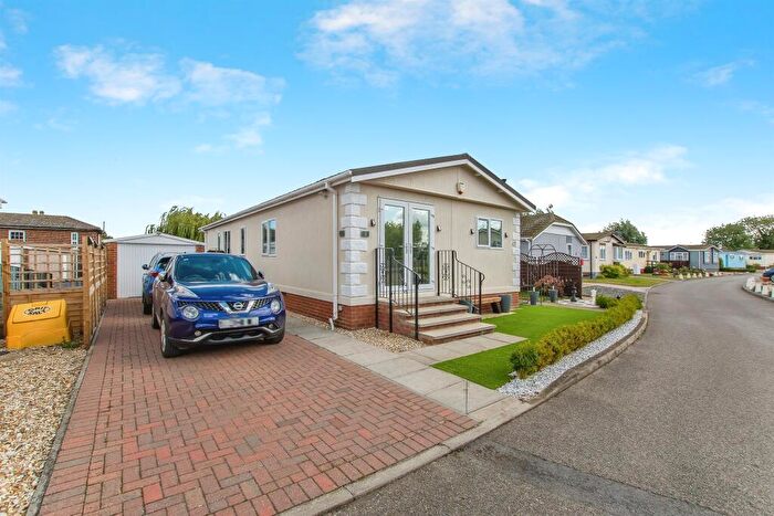 2 Bedroom Park Home For Sale In Marina View, Dogdyke, Lincoln, LN4