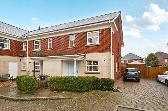 3 Bedroom Semi Detached House For Sale In Swordsmans Road, Deepcut, Camberley, GU16