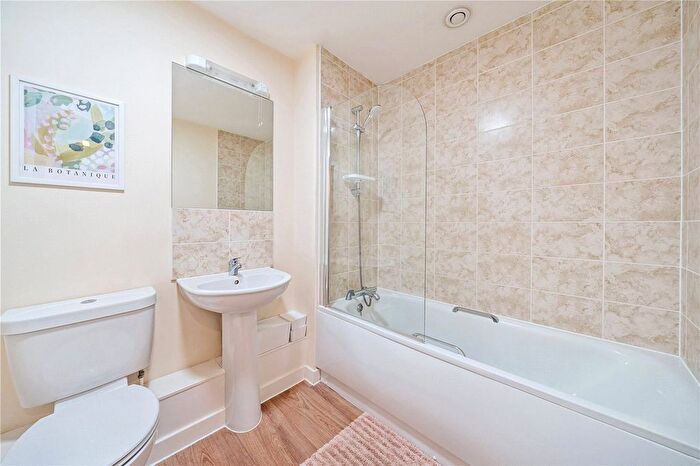 2 Bedroom Flat For Sale In Eden Road, Dunton Green, Sevenoaks, Kent, TN14