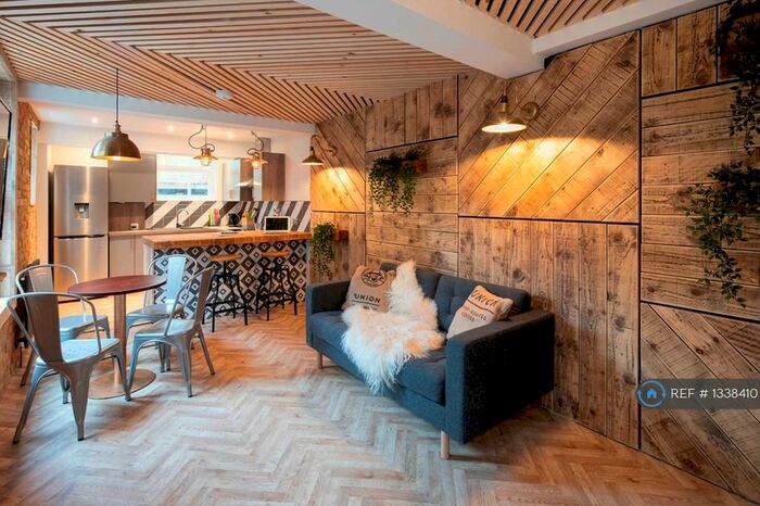 2 Bedroom Flat To Rent In Sackville Road, Hove, BN3