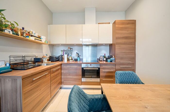 1 Bedroom Flat To Rent In Bromyard Avenue, Acton, London, W3