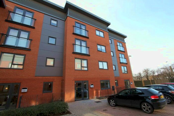 1 Bedroom Flat To Rent In Marshall Road, Banbury, Oxon, OX16