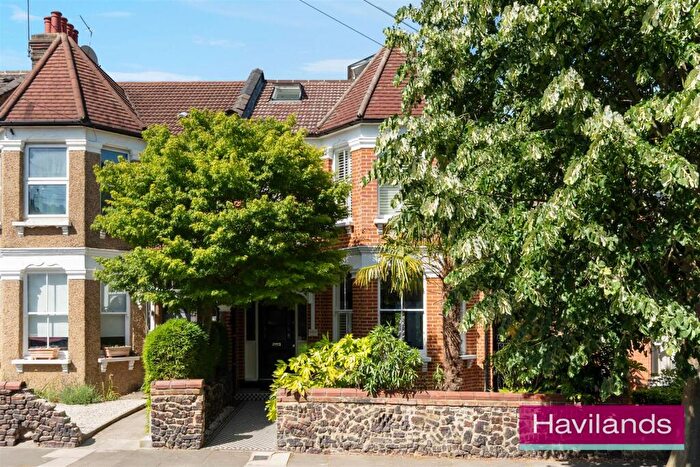 3 Bedroom House For Sale In Eaton Park Road, London, N13