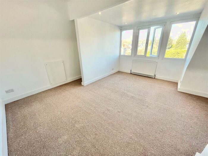 2 Bedroom Maisonette To Rent In Shirehampton Road, Stoke Bishop, Bristol, BS9