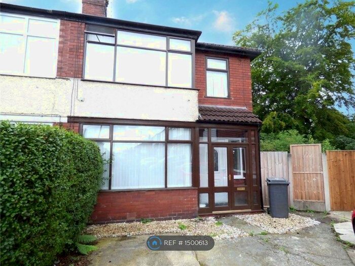 3 Bedroom Semi-Detached House To Rent In Woodlands, Failsworth, Manchester, M35