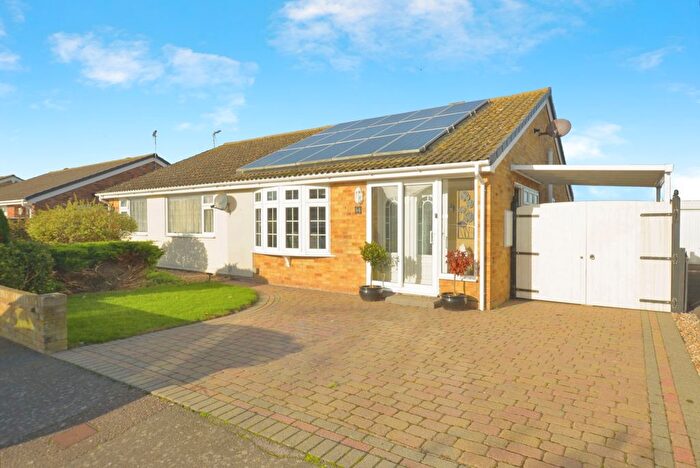 2 Bedroom Bungalow For Sale In Laurel Avenue, St. Marys Bay, Romney Marsh, Kent, TN29