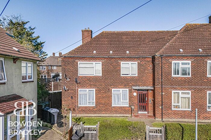 1 Bedroom Flat For Sale In Manford Cross, Chigwell, IG7