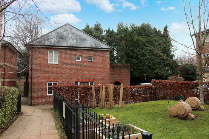 1 Bedroom Ground Flat To Rent In Bath Place, Winchester, SO22