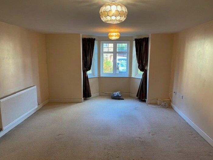 2 Bedroom Flat To Rent In Cobbett Road, Southampton SO18