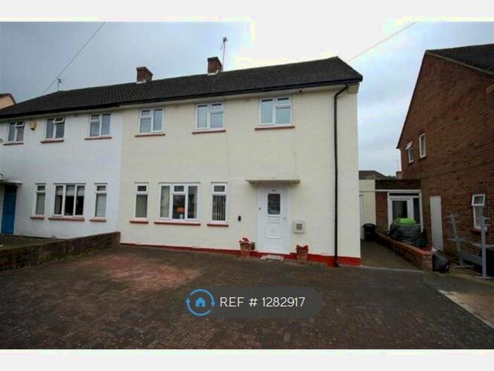 3 Bedroom Semi-Detached House To Rent In Ashwood Avenue, Uxbridge UB8