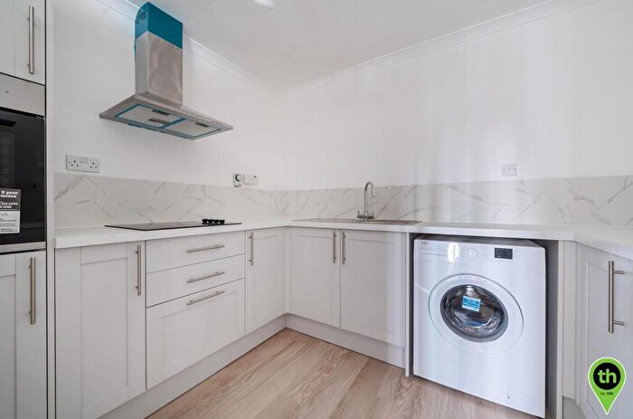 2 Bedroom Apartment To Rent In Springwood Crescent, Edgware, HA8