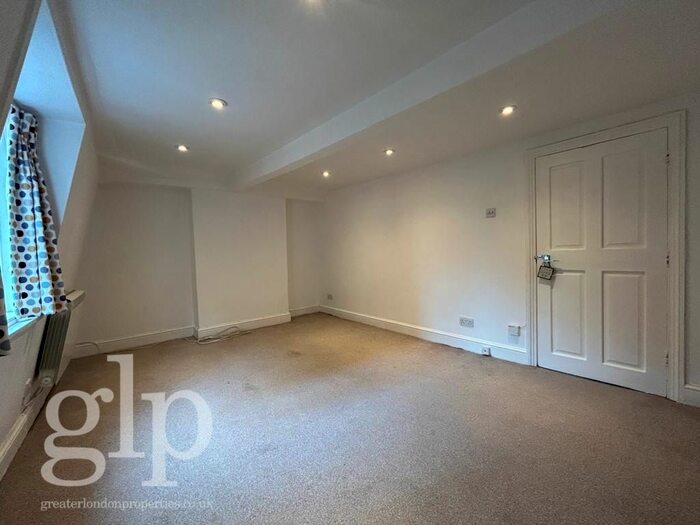 2 Bedroom Flat To Rent In Great Windmill Street, London, Greater London, W1D