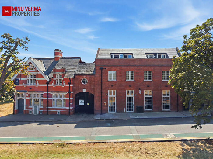 2 Bedroom Apartment For Sale In Johnston Road, Woodford Green, IG8