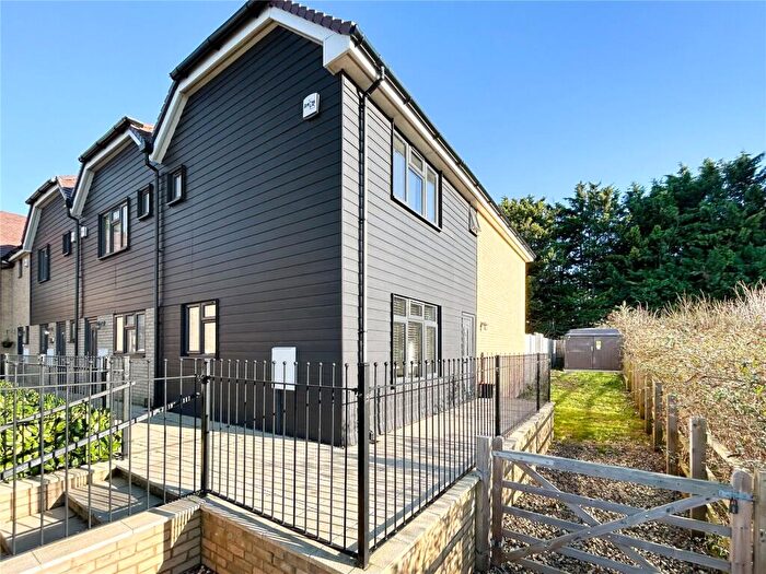 3 Bedroom End Of Terrace House For Sale In Crescent Place, Otterham Quay Lane, Rainham, Gillingham, ME8
