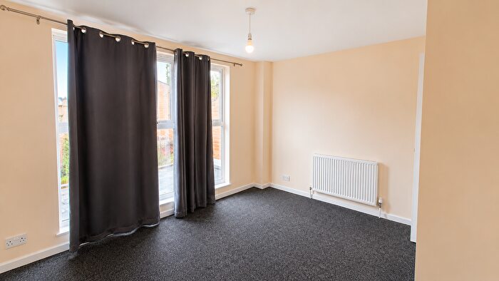 5 Bedroom Terraced House To Rent In Saddleworth Square, Romford, RM3