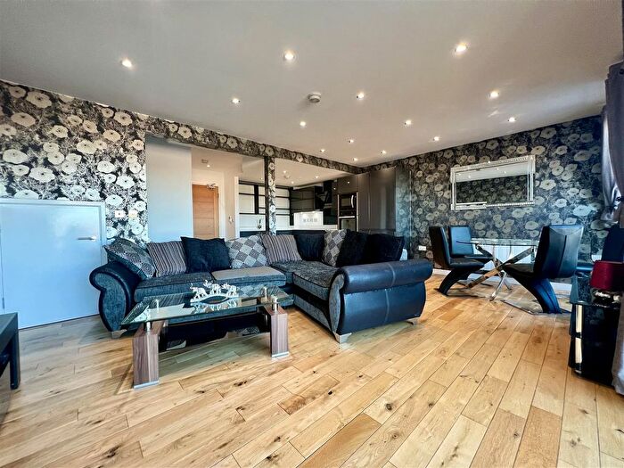 2 Bedroom Flat To Rent In New York Road, Leeds, LS2