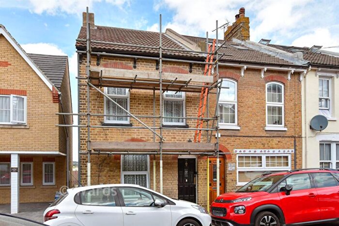2 Bedroom End Of Terrace House For Sale In Sidney Road, Rochester, Kent, ME1