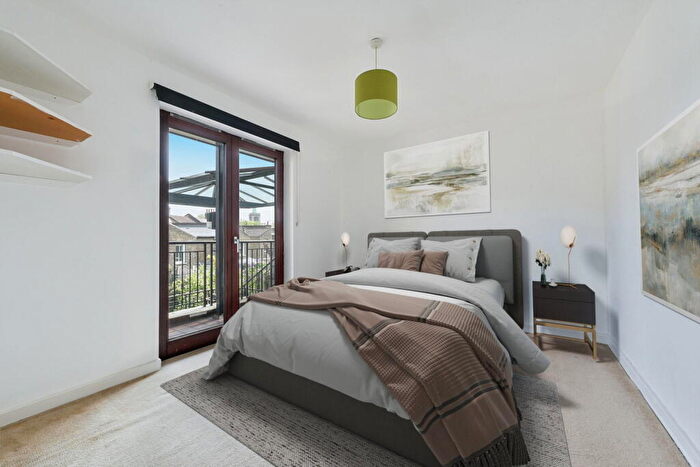 1 Bedroom Flat For Sale In Elsdale Street, London, E9 - Photo 2