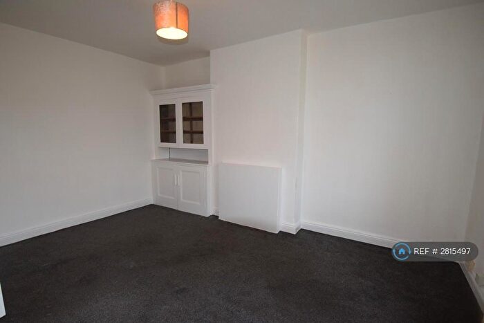 1 Bedroom Flat To Rent In Thornhill House, Shipley, BD18