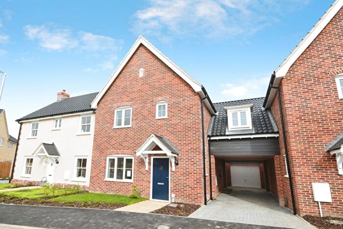 3 Bedroom Link Detached House For Sale In Weavers Way, Clare, Sudbury, CO10