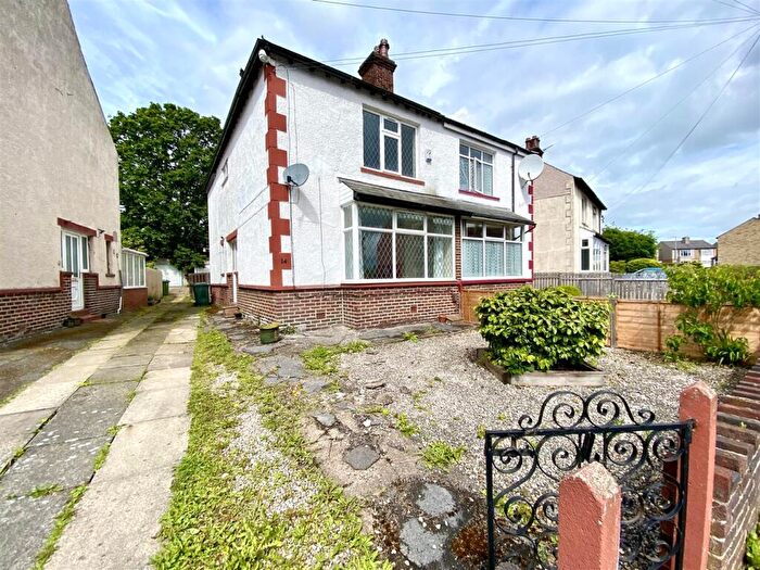 3 Bedroom Semi-Detached House For Sale In Heatherfield Crescent, Huddersfield, HD1