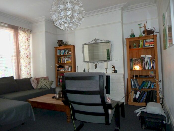 1 Bedroom Flat To Rent In Kingsway, Mortlake, SW14
