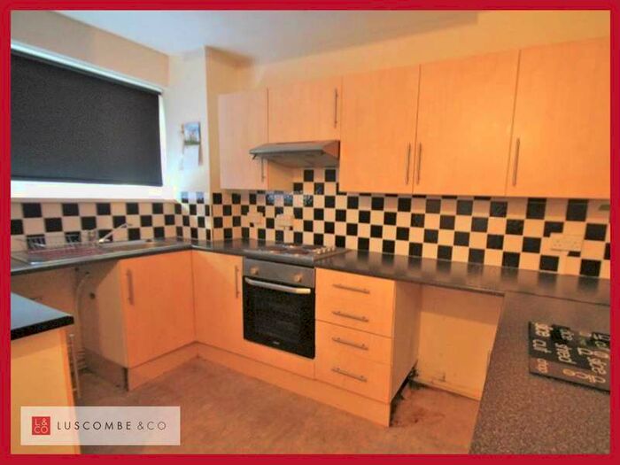2 Bedroom Flat To Rent In Holly Road, Risca, , NP11